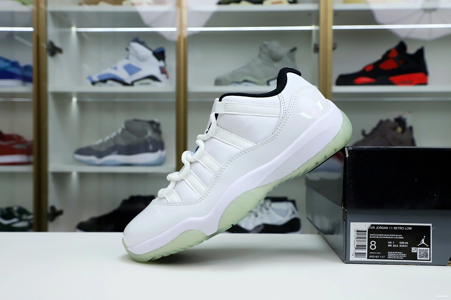 LOW JORDAN LEGEND AIR 11 BLUE RETRO 1014